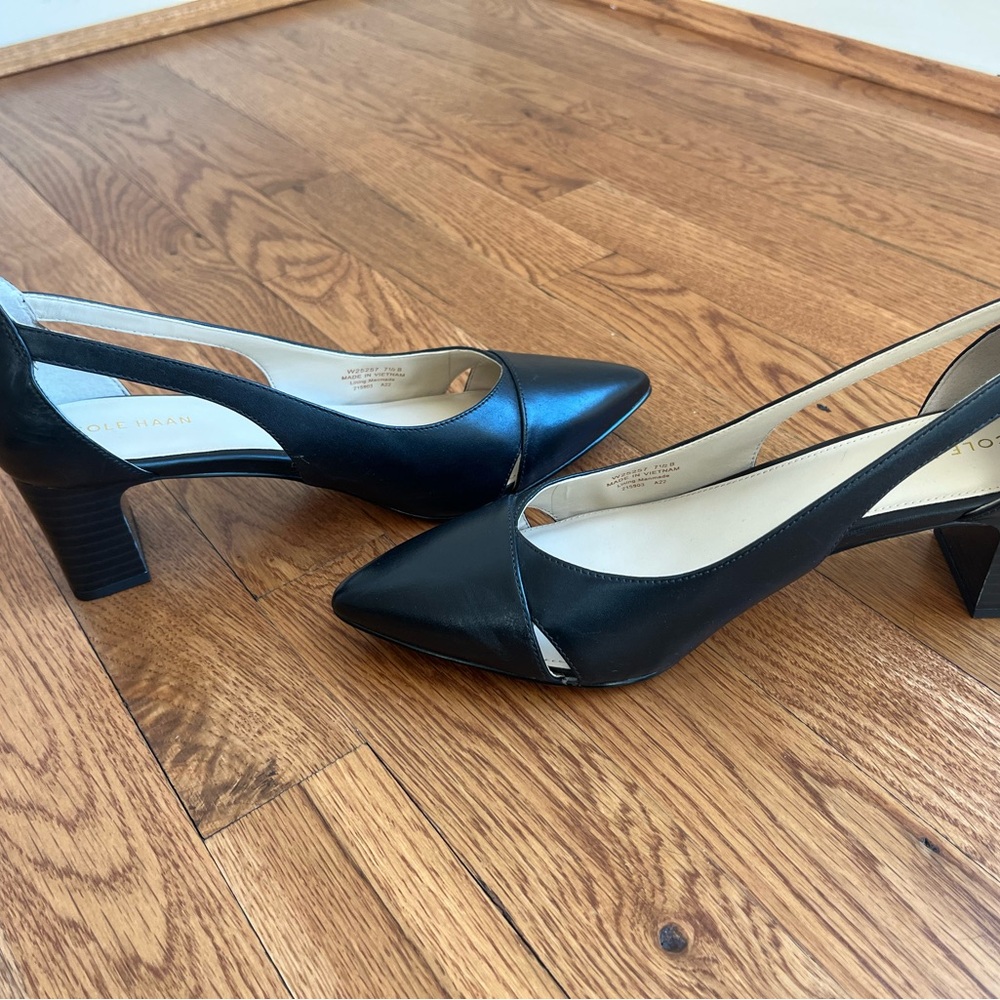 Cole Haan Black Pointed Toe Heels. Size 7.5B. - Picture 7 of 10